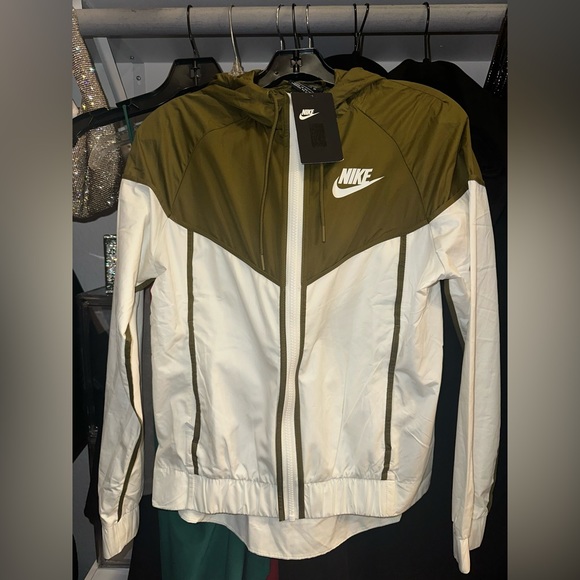 Nike Sportswear Windrunner hooded jacket Sail/Olive XS - Picture 1 of 2